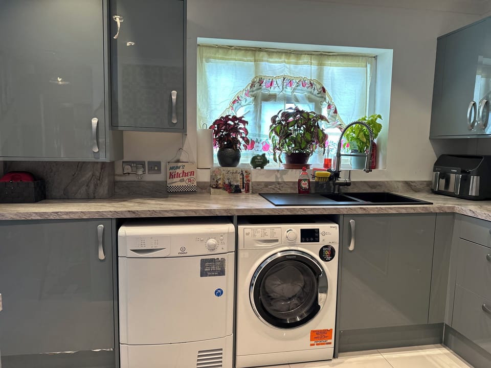 Shared Dormitory, 1 Bedroom, Balcony | Private kitchen