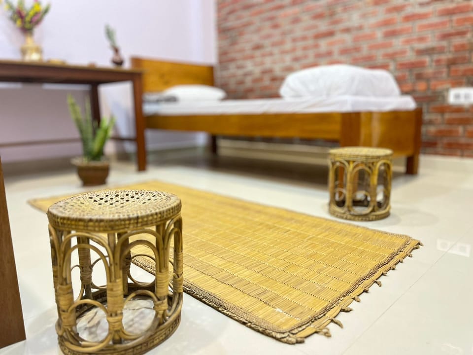Desk, laptop workspace, WiFi (free), bed sheets