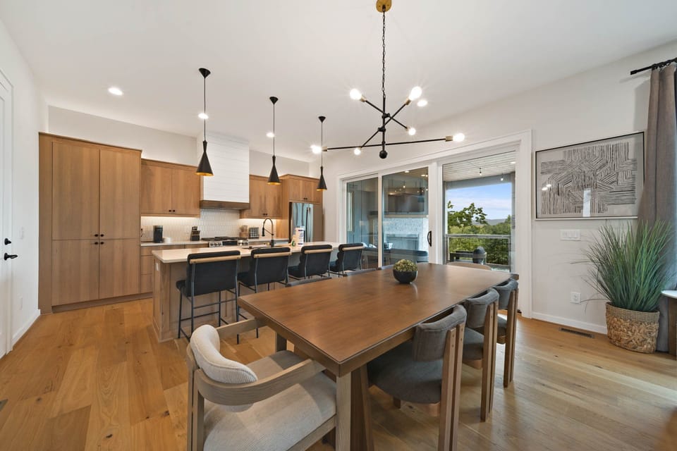 Dining Area Seating for 12 at the Table and Kitchen Island