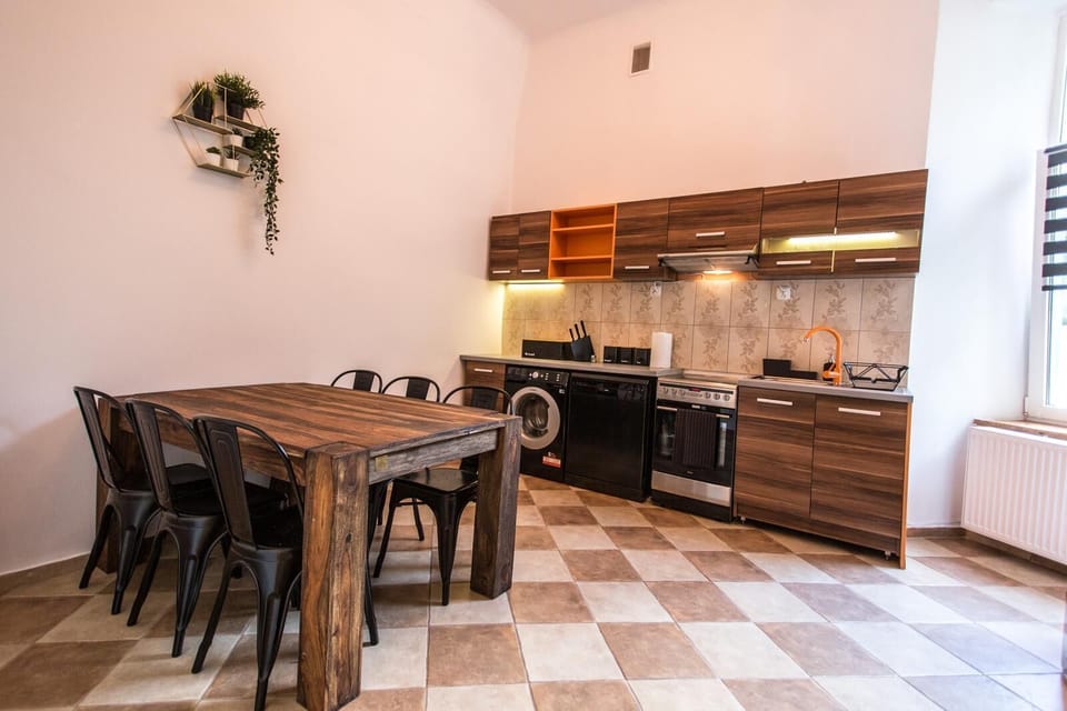 Apartment, Multiple Beds, Kitchen | Private kitchen