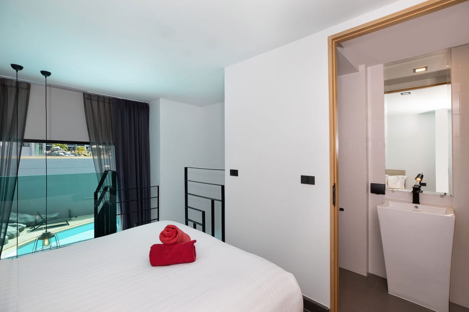 Exclusive Apartment, Balcony, Pool View | 1 bedroom, free WiFi
