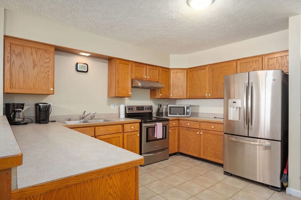 21-web-or-mls-CSH2-Deck-Kitchen-V2