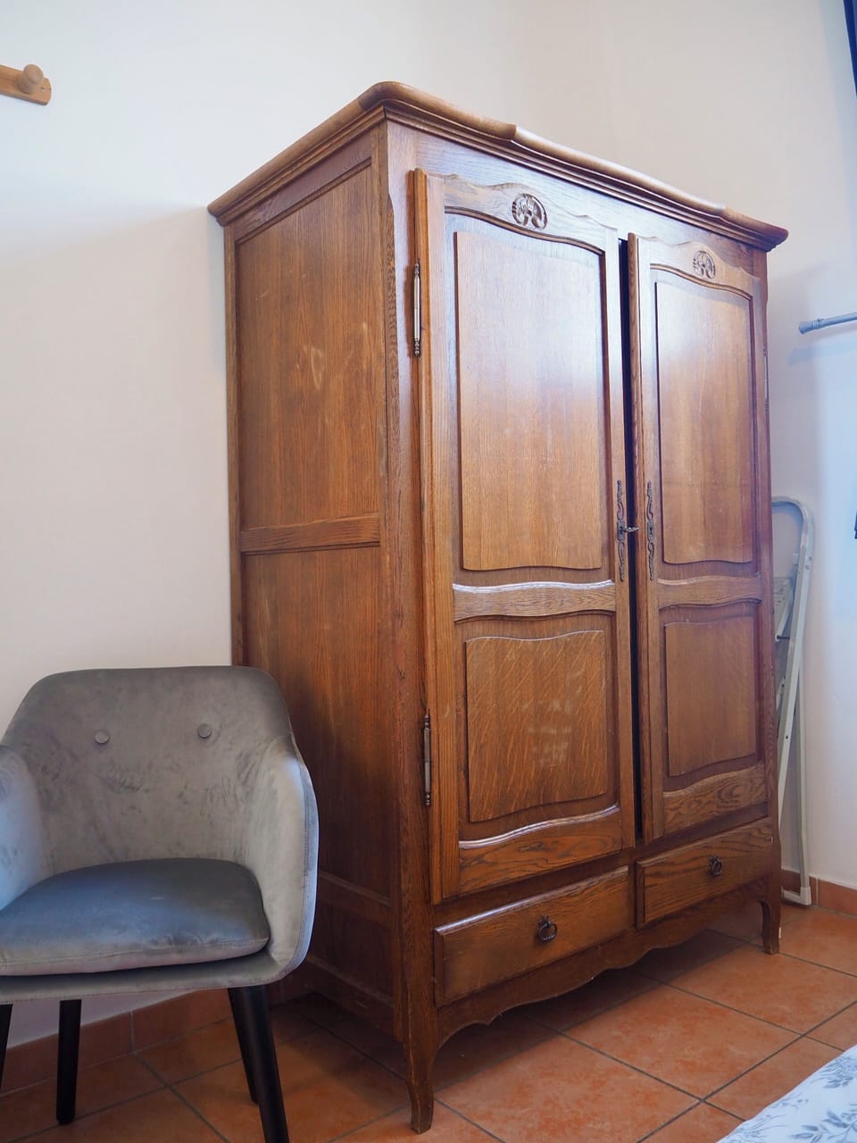 Iron/ironing board, travel crib, free WiFi, bed sheets