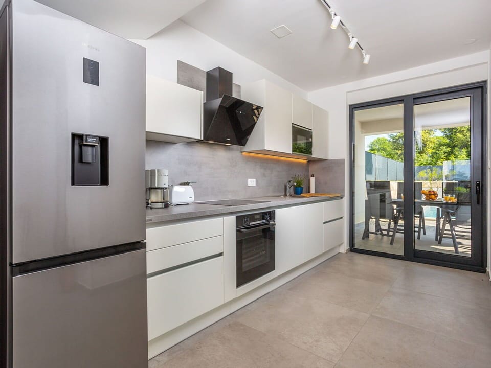 Kitchen, Kitchen Appliance, Countertop, Major Appliance, Interior Design, Flooring, Cabinetry, Wood, Home Appliance, Furniture