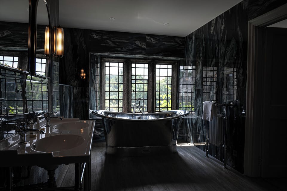 Luxury Room | Bathroom | Free toiletries, hair dryer, towels, soap