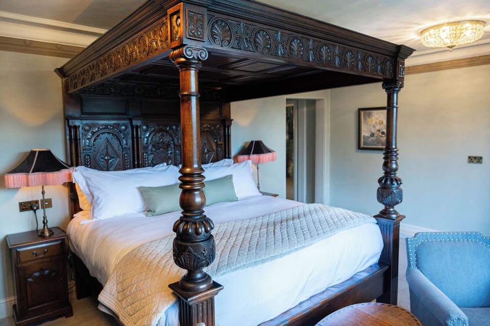 Luxury Room | Premium bedding, desk, free WiFi, bed sheets