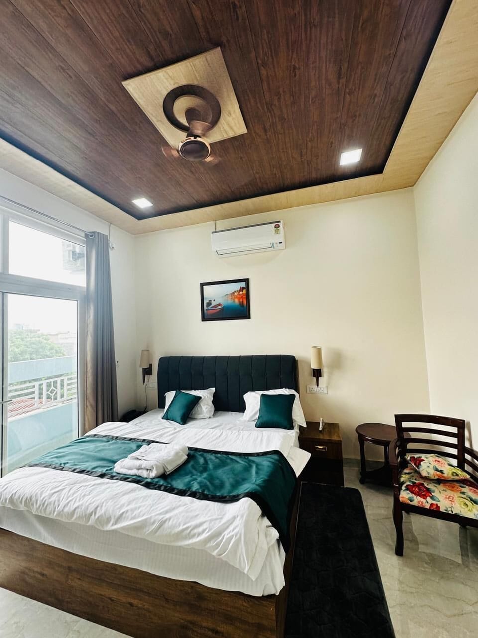 Deluxe Room | Memory foam beds, laptop workspace, rollaway beds, free WiFi