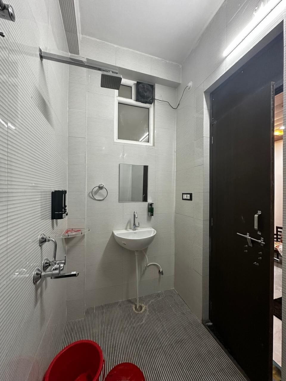 Standard Room | Bathroom | Shower, free toiletries, towels, soap