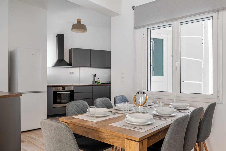 Apartment, 2 Bedrooms, Kitchen, City View | In-room dining