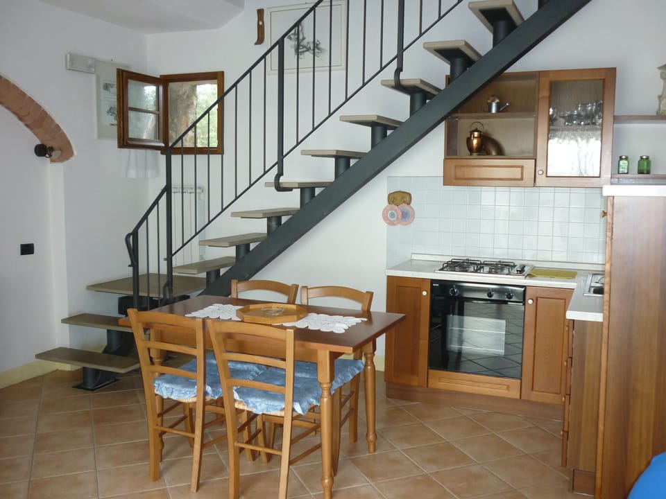 House, Garden View | Private kitchen | Fridge, microwave, oven, stovetop