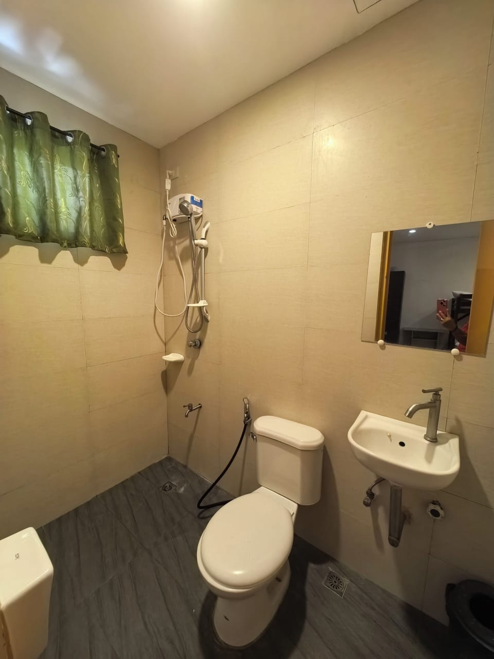 Standard Shared Dormitory | Bathroom | Shower, bidet, towels, soap