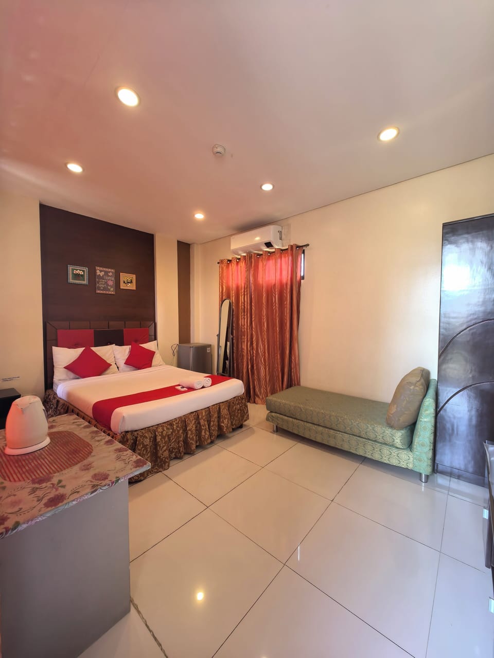 Deluxe Double Room | Desk, rollaway beds, free WiFi, bed sheets