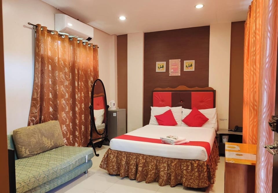 Deluxe Double Room | Desk, rollaway beds, free WiFi, bed sheets
