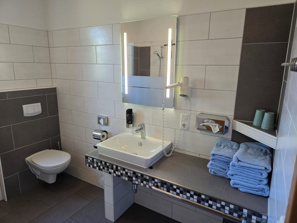 Duplex, 2 Bedrooms, Pets Not Allowed, Beachfront | Bathroom | Hair dryer, towels, soap, shampoo