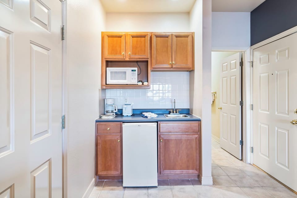 Queen Bedroom Kitchenette