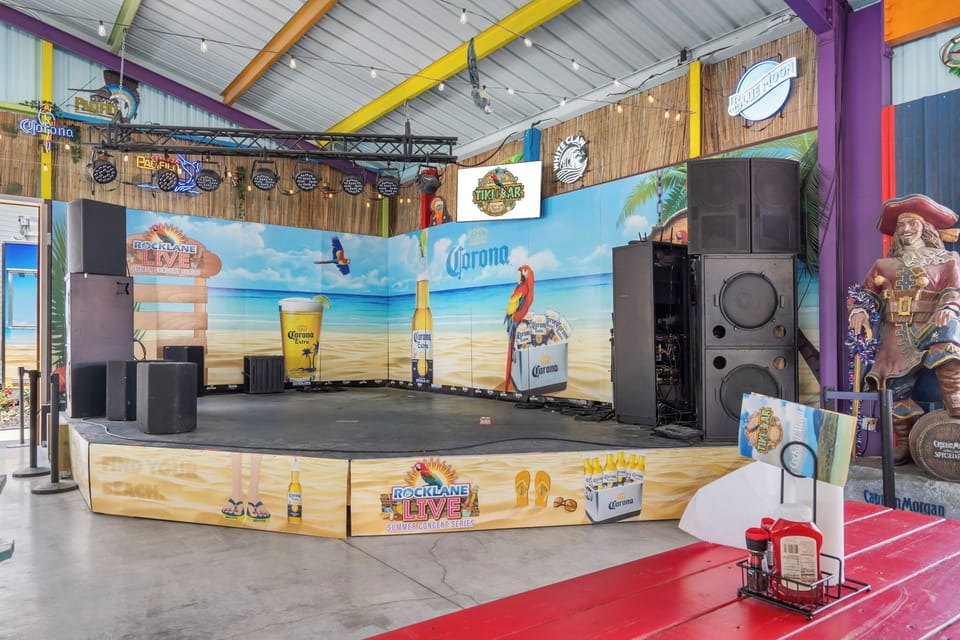 Weekend vibes done right! Enjoy live music every weekend during the summer at the Rock Island Tiki Bar stage — your front-row seat to unforgettable Branson nights by the lake.