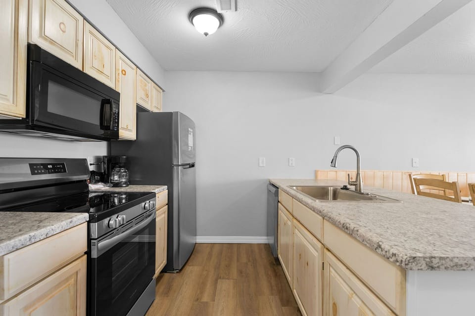 Full Kitchen with Major Appliances - Great for a morning breakfast before hitting the water!