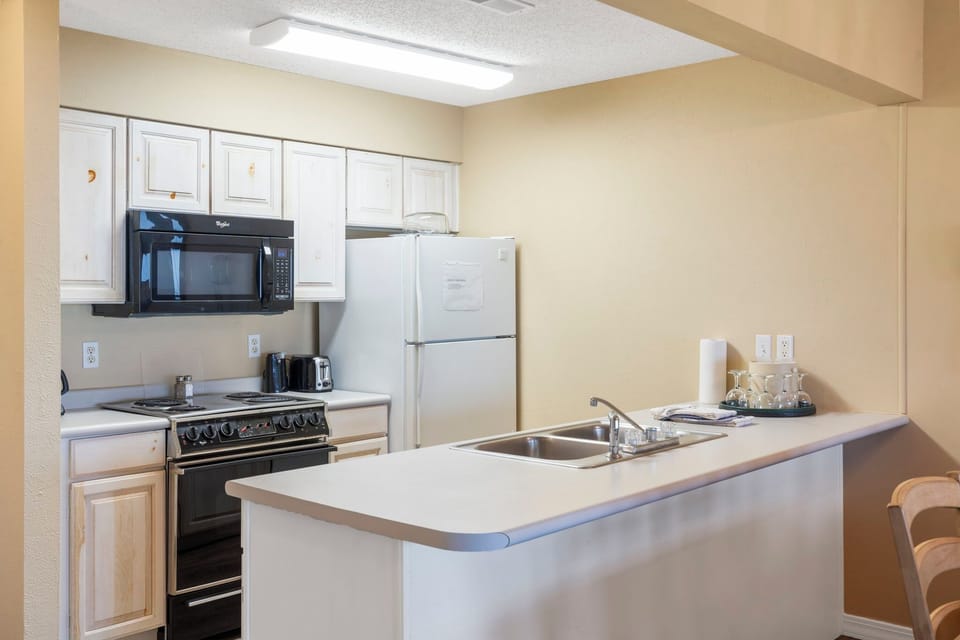 Full Kitchen with Major Appliances - Great for a morning breakfast before hitting the water!