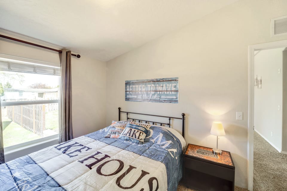 1 Mi to Lake: Getaway w/ Patio in Coulee City! Cottage in Washington