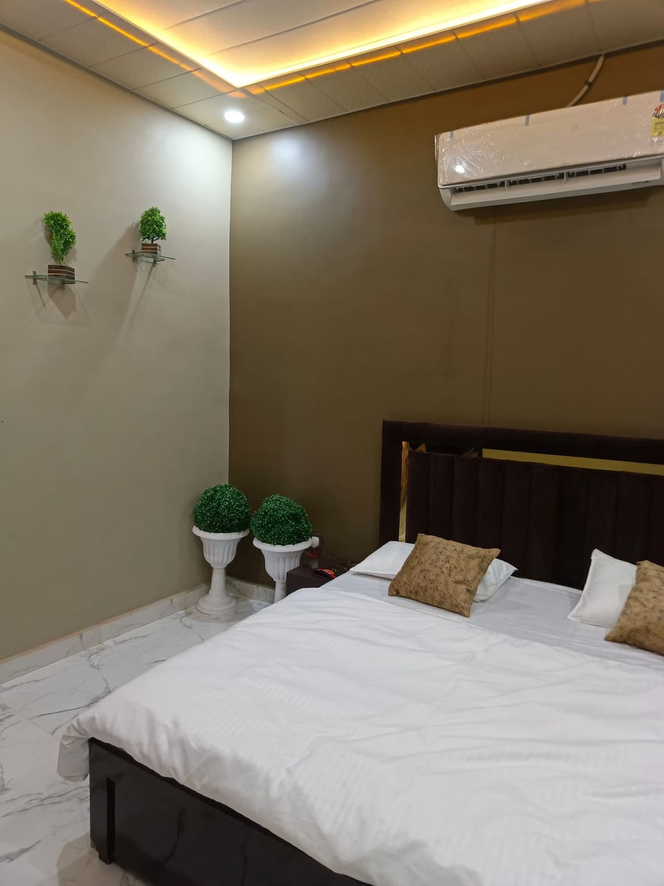 Standard Room | Iron/ironing board, free WiFi