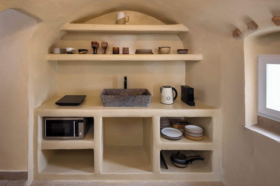 Arched Kitchenette – Fully Equipped
Stylish yet functional kitchen nook with all essentials in a rustic finish.

