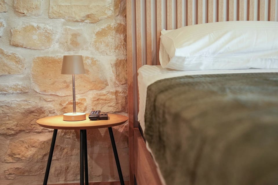 Enjoy the villa’s modern amenities, thoughtfully integrated into its off-grid, solar-powered design for comfort and sustainability.