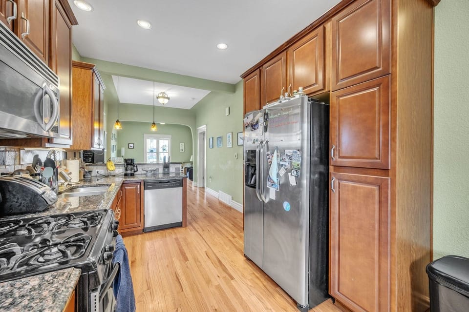 House, 2 Bedrooms | Private kitchen | Fridge, oven, coffee/tea maker, toaster