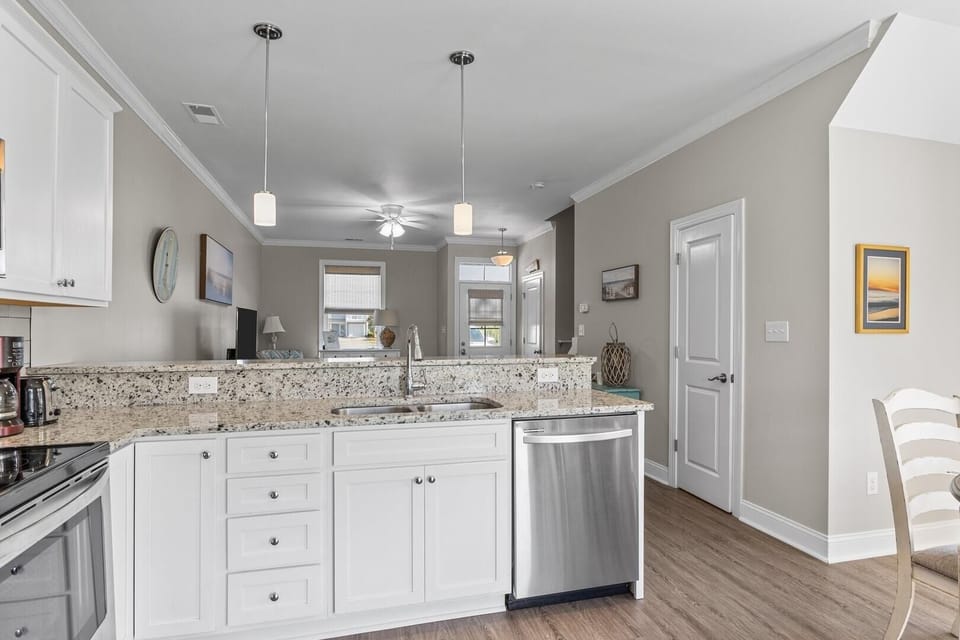 Condo, 2 Bedrooms | Private kitchen | Fridge, oven, coffee/tea maker, toaster