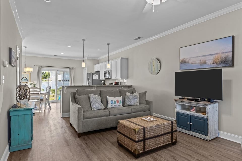 Condo, 2 Bedrooms | Living area | Smart TV