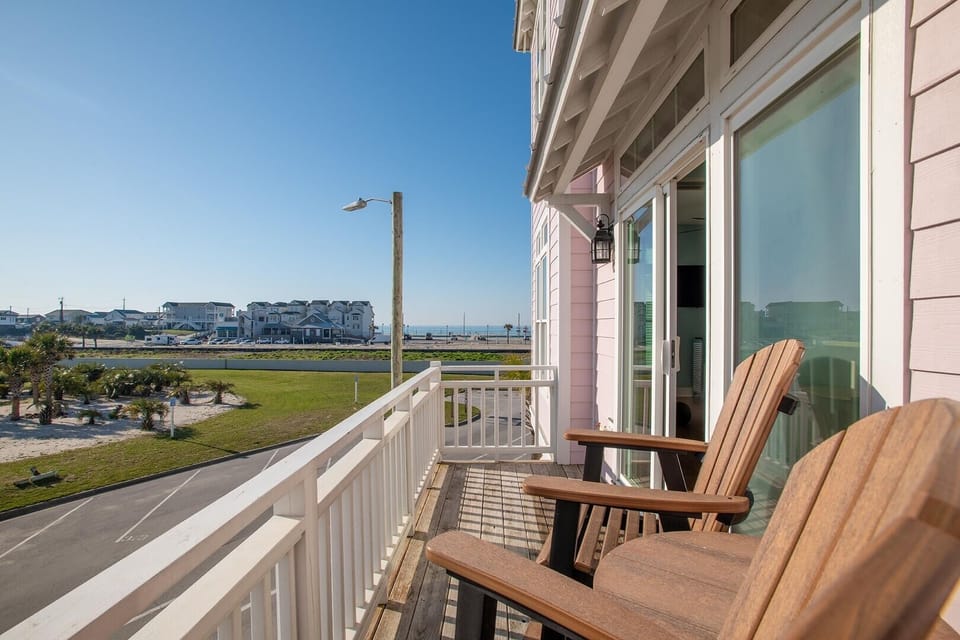 Condo, 2 Bedrooms | Property grounds