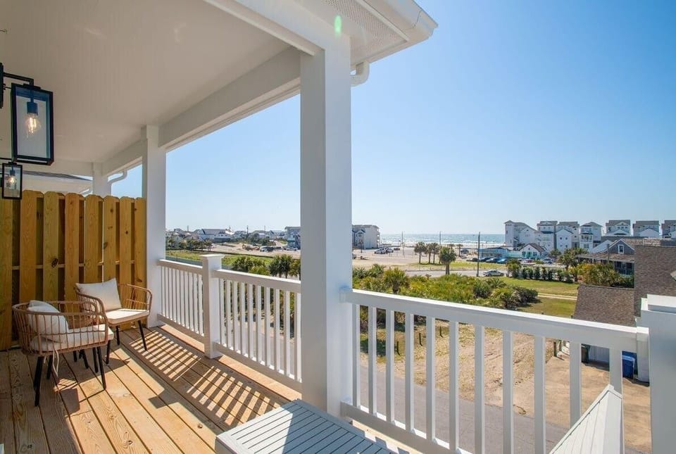 Condo, 3 Bedrooms | Property grounds