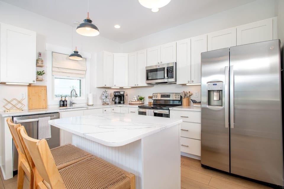Condo, 3 Bedrooms | Private kitchen | Fridge, oven, coffee/tea maker, toaster