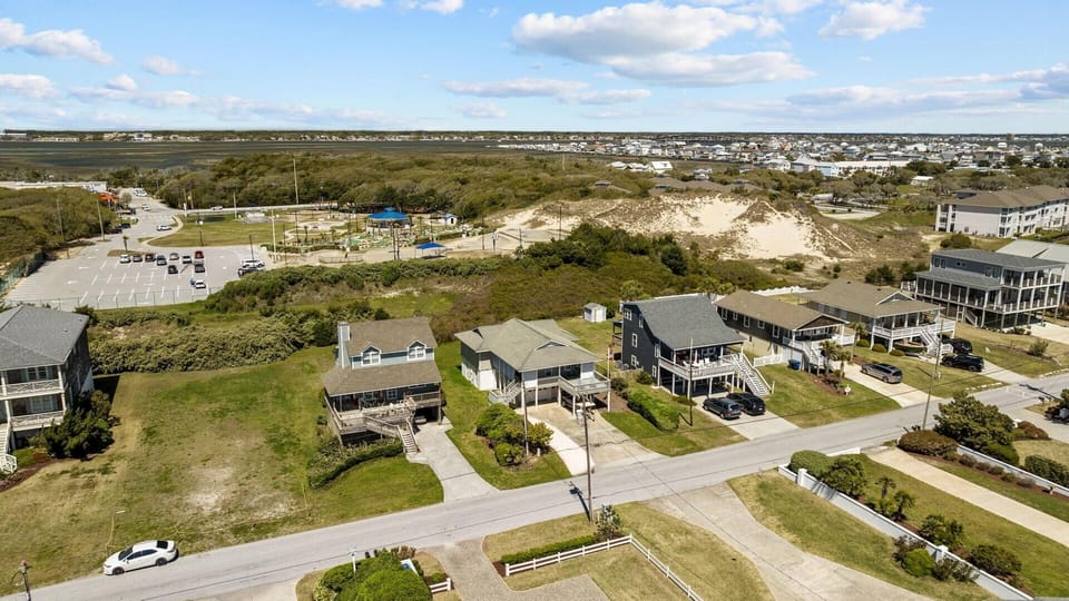 House, 4 Bedrooms | Aerial view