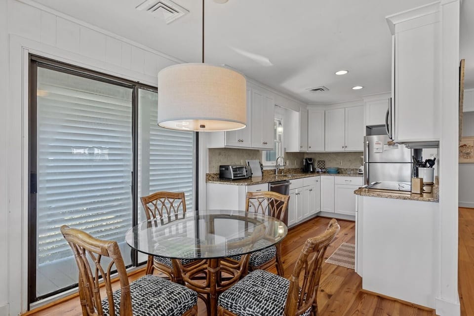 House, 4 Bedrooms | Dining