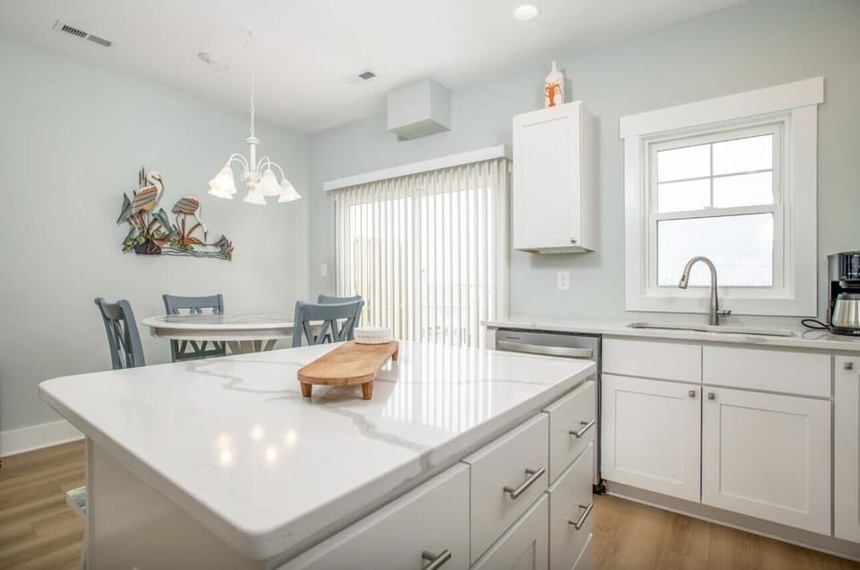 Condo, 3 Bedrooms | Private kitchen | Fridge, oven, coffee/tea maker, toaster