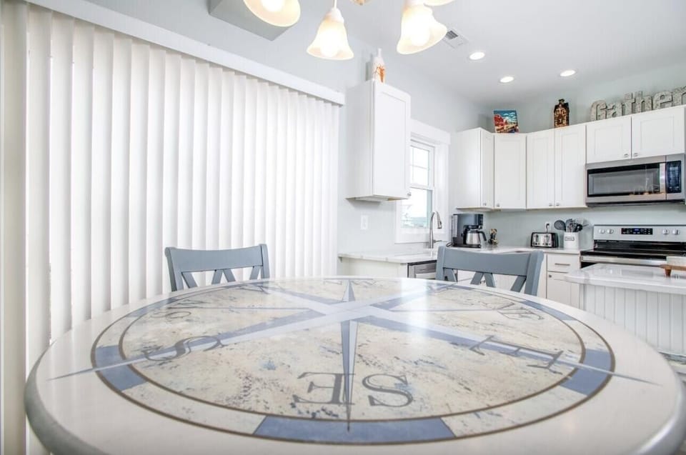 Condo, 3 Bedrooms | Dining
