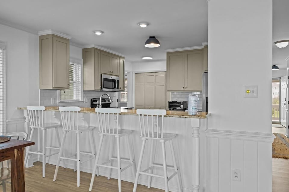 House, 4 Bedrooms | Private kitchen | Fridge, oven, coffee/tea maker, toaster