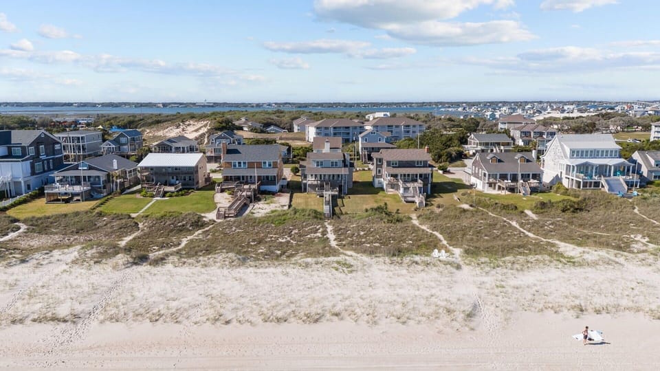 House, 4 Bedrooms | Aerial view