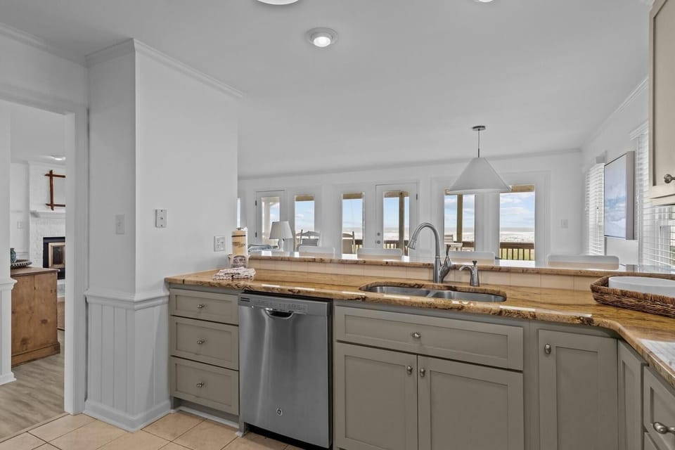 House, 4 Bedrooms | Private kitchen | Fridge, oven, coffee/tea maker, toaster