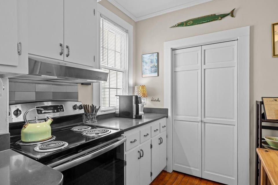 Condo, 1 Bedroom | Private kitchen | Fridge, oven, coffee/tea maker, toaster