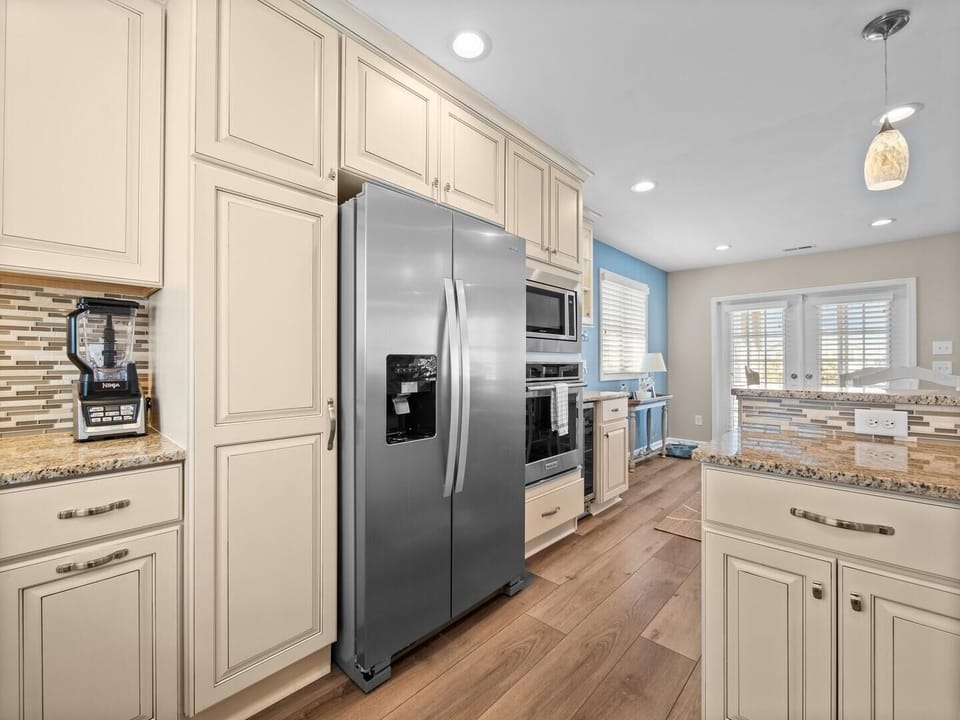 House, 4 Bedrooms | Private kitchen | Fridge, oven, coffee/tea maker