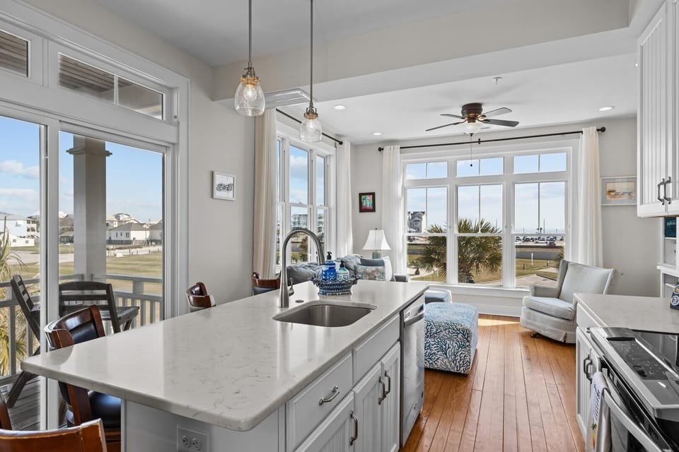 Condo, 2 Bedrooms | Private kitchen | Fridge, oven, coffee/tea maker, toaster