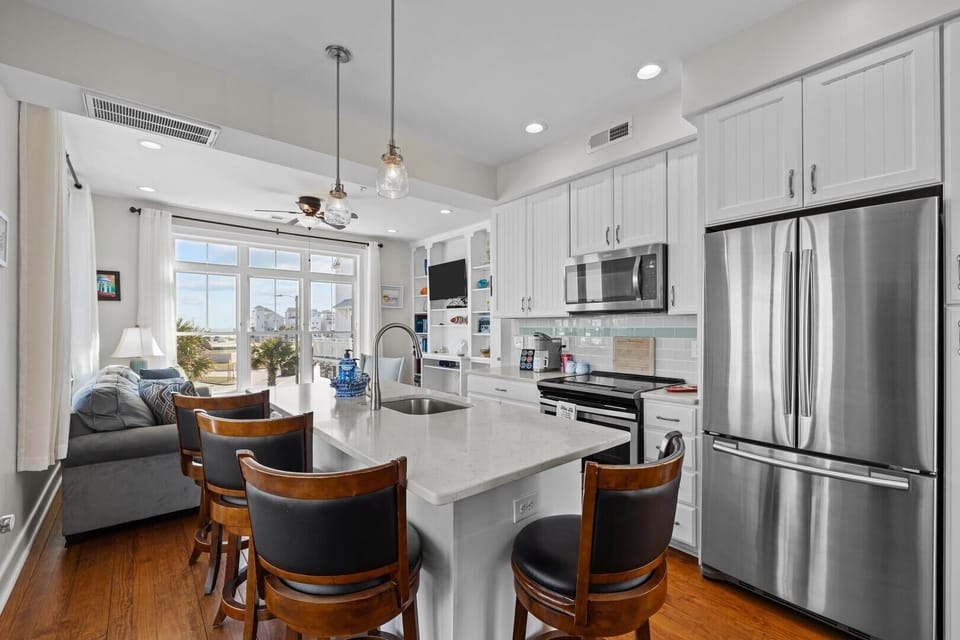 Condo, 2 Bedrooms | Private kitchen | Fridge, oven, coffee/tea maker, toaster