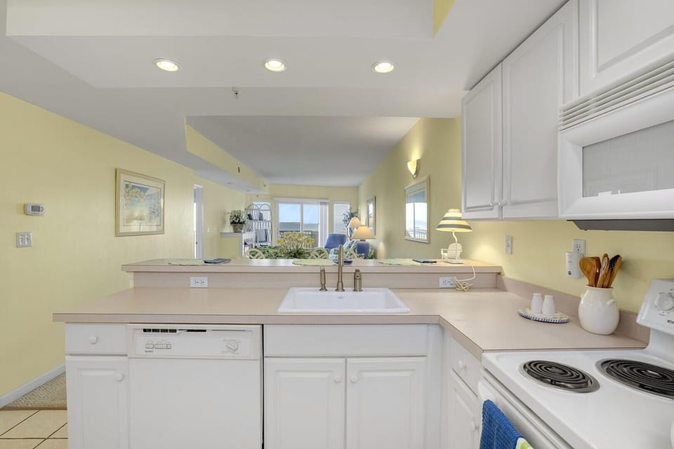 Condo, 2 Bedrooms | Private kitchen | Coffee/tea maker, fridge, toaster
