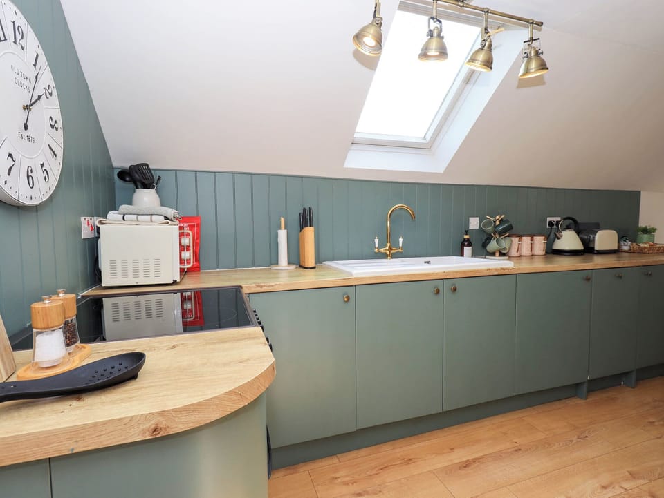 Dishwasher, cookware/dishes/utensils