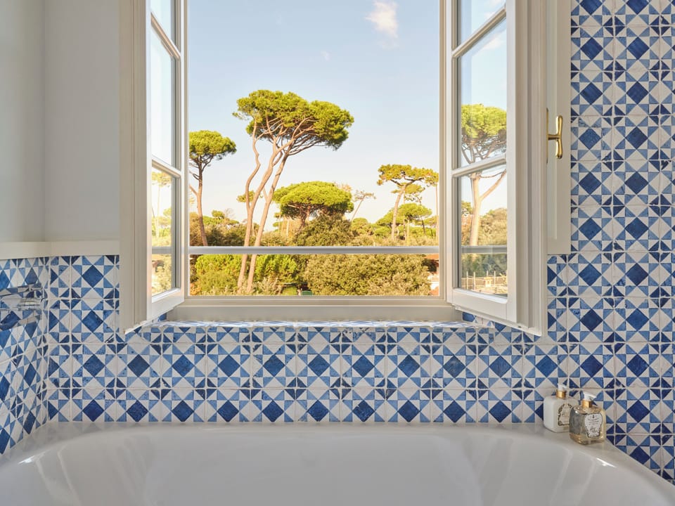 Grand Room | Bathroom | Hair dryer, slippers, towels, soap