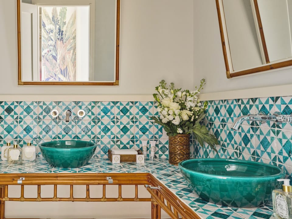 Grand Room, Garden View | Bathroom | Hair dryer, slippers, towels, soap