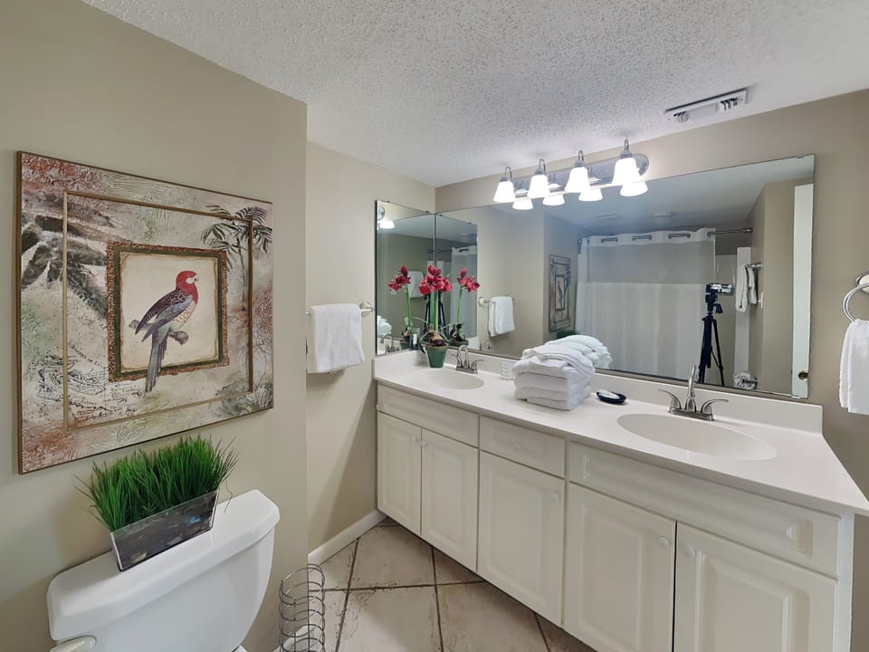 Primary Full Bathroom - Shower/Tub