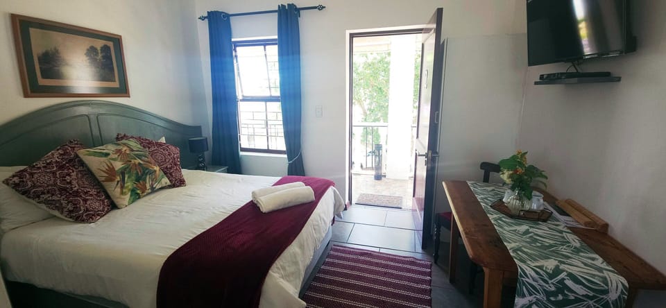 Standard Double Room, 1 Bedroom, Balcony, Garden View | Minibar, in-room safe, laptop workspace, blackout drapes