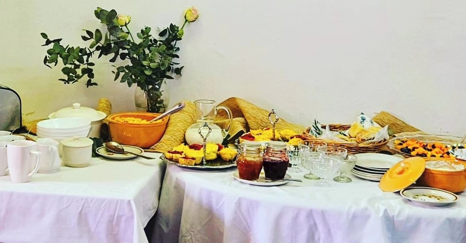 Daily English breakfast (ZAR 125 per person)